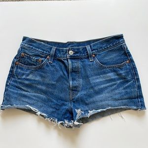 Like new Levi’s 501 cutoff shorts